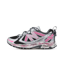 New Balance: Серые кроссовки 
