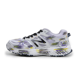 New Balance: Серые кроссовки 