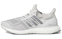 Adidas: Белые кроссовки  UltraBoost