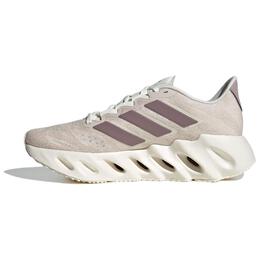 Adidas: Кроссовки 