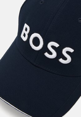 BOSS: Тёмная кепка 