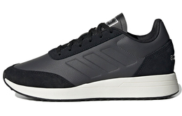 Adidas: Кроссовки 