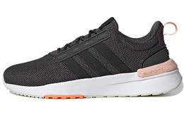 Adidas: Кроссовки 