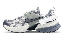 Nike: Серые кроссовки 