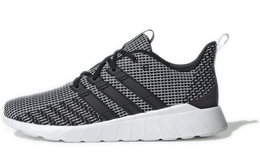 Adidas: Кроссовки 