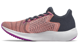 New Balance: Кроссовки  FuelCell