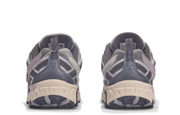 New Balance: Серые кроссовки 