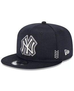 NEW ERA: Тёмная кепка 