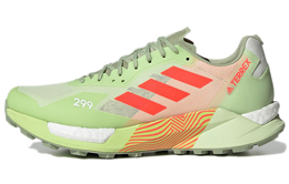 Adidas: Кроссовки 