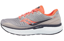 Saucony: Кроссовки  Triumph 18