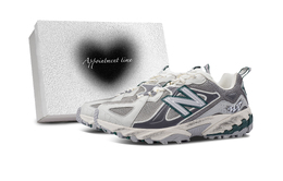 New Balance: Серые кроссовки 