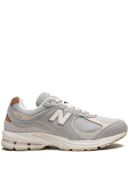 New Balance: Серые кроссовки  2002R