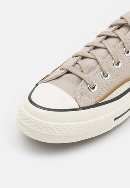 Converse: Бежевые кроссовки  Chuck 70