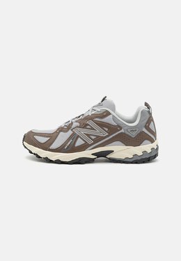 New Balance: Бежевые кроссовки 
