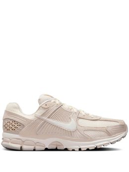 Nike: Светлые кроссовки 