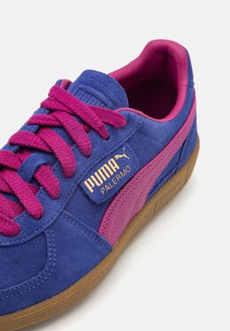 PUMA: Фиолетовые кроссовки 