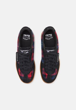 PUMA: Чёрные кроссовки 