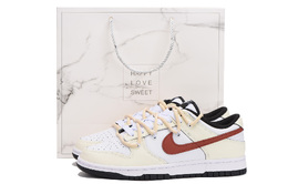 Nike: Белые кроссовки  Dunk