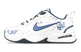 Nike: Белые кроссовки  Air Monarch