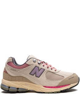 New Balance: Бежевые кроссовки  2002R