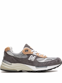 New Balance: Серые кроссовки  992