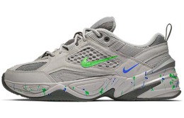 Nike: Серые кроссовки 