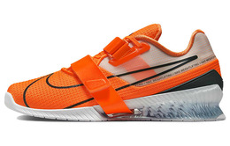Nike: Оранжевые кроссовки 