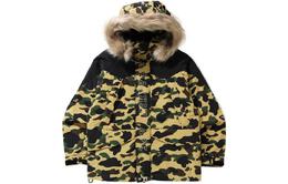 A BATHING APE: Зелёный пуховик 