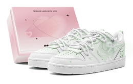 Nike: Зелёные кроссовки  Court