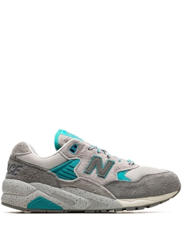 New Balance: Серые кроссовки 
