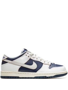 Nike: Белые кроссовки  SB Dunk Low