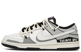 Nike: Белые кроссовки  Dunk