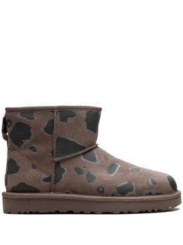 UGG: Коричневые ботинки 