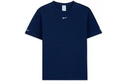 Nike: Тёмная футболка 