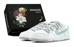 Nike: Белые кроссовки  Dunk