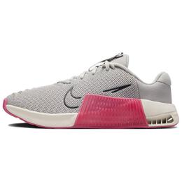 Nike: Серые кроссовки  Training