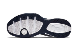 Nike: Белые кроссовки  Air Monarch