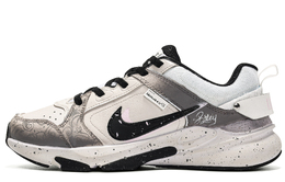 Nike: Серые кроссовки 
