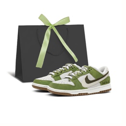 Nike: Бежевые кроссовки  Dunk