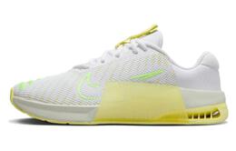 Nike: Зелёные кроссовки 