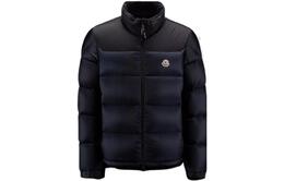 Moncler: Тёмный пуховик 