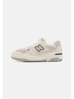 New Balance: Бежевые кеды  550