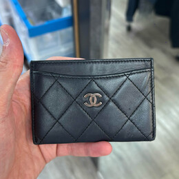 Chanel: Чёрный картхолдер 