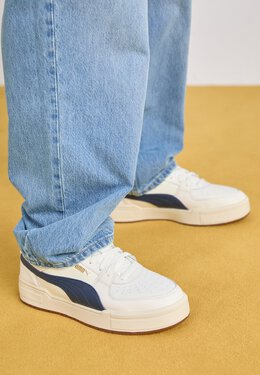 PUMA: Бежевые кроссовки  Classics