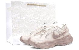 Nike: Бежевые кроссовки 