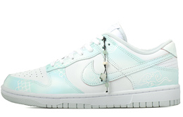 Nike: Белые кроссовки  Dunk