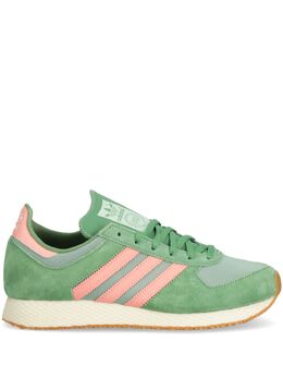 adidas: Зелёные кроссовки 
