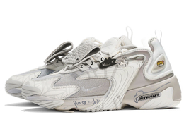 Nike: Серые кроссовки  Zoom 2K