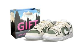 Nike: Белые кроссовки  Dunk