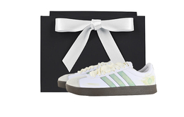 Adidas: Белые кроссовки 